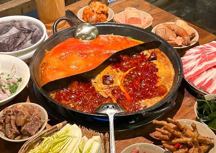 1 Day Chengdu Panda Tour with Leisure Time in Renmin Park & Ancient Streets