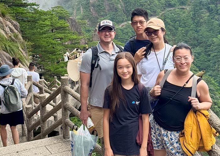 4 Days Huangshan Group Tour: Yellow Mountain & Hongcun/Xidi Ancient Villages