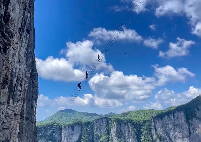 4 Days Zhangjiajie Adventure Tour: Ferrata, Glass Walk & Floating Mountains