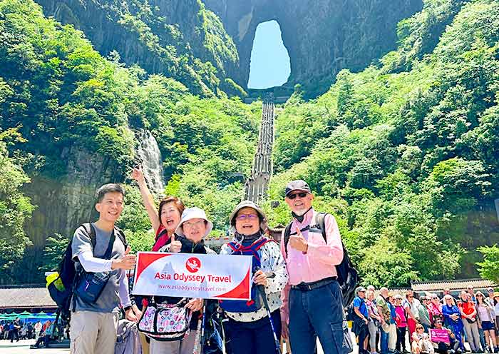 9 Days Chengdu Jiuzhaigou Zhangjiajie Tour